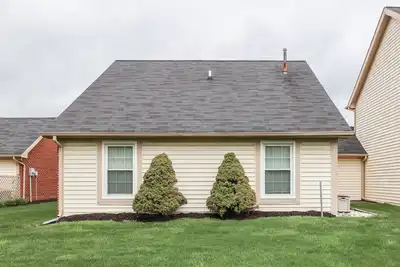 Image de Cozy two bedroom condo in a safe neighborhood.