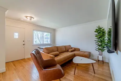 Image de Birdhouse Bham ★ 86\" Tv ★ Sonos Spkrs ★ Massage Chairs ★ Desk ★ Retro Arcade