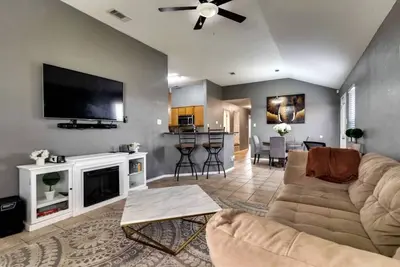 Image de Serene Shades: Luxurious 3br, 2ba Retreat