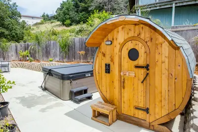 Image de Shelter Cove Ocean View Retreat with Hot tub and Sauna