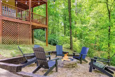 Image de Cozy Cabin Hot tub Firepit Game Room Pool Table Gas Fireplace 5 min to Gb-Pf