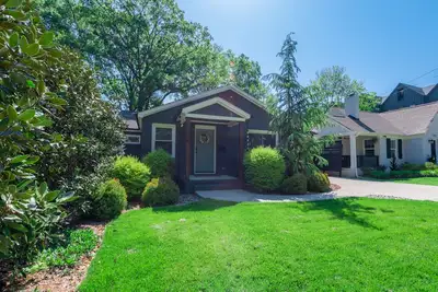 Image de Villa Heights Bungalow minutes from NoDa and Uptown