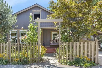 Image de Romantic Hideaway Minutes From Downtown