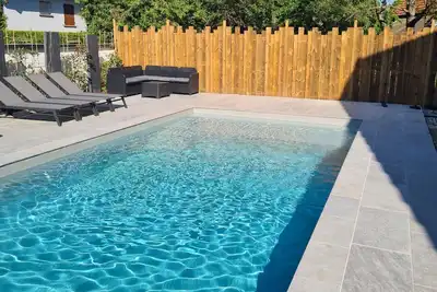 Image de logement privée dans Belle Villa avec Piscine