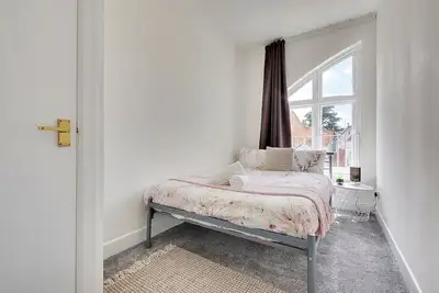 Image de 3 Daimler Beach Apartment near attractions and town centre