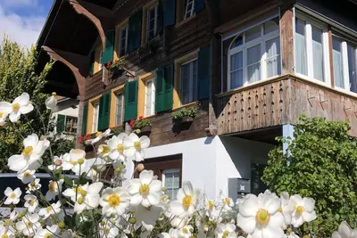 Image de Lovely apartment in classic Chalet by the lake