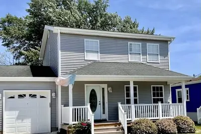 Image de Weslyn by the Bay - Comfortable Home Quiet Neighborhood Steps to the Bay