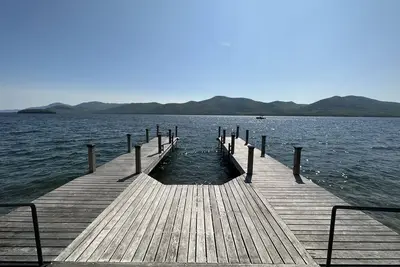 Image de Private Lakefront Home on Lake George w\/ private dock, sleeps 16