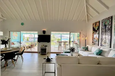 Ticocoon, 2Br, magic ocean view, 1st line on the beach & pool - water back-up