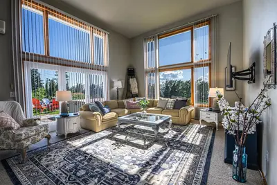 Image de Spacious Large Friendly Home w/5 King Bed, Firepit, Gorgeous Lake Views