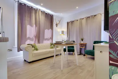 Image de 2 Bedroom Flat - Charminster