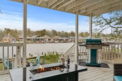 Image de Millon Dollar Views/ Hot Tub/ Lakefront