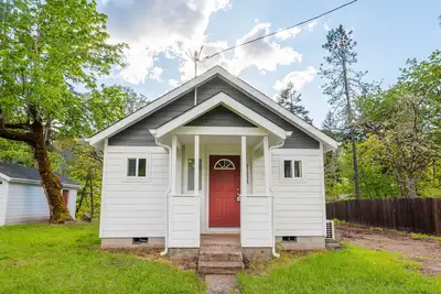Image de 2 bedroom Riverfront Home, 5 mins from the lake!
