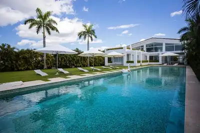 Image de White House Luxury Hospitality