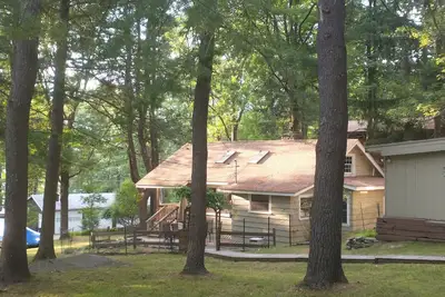 Image de Adorable lake home with 2  bedrooms and sleep in loft with full size beds