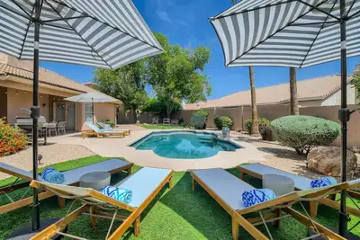 Desert Palm Villa - Heatable Pool, Large 1 Story, 2 Ensuites