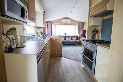 Image de 6 berth caravan with decking and WiFi at North Denes in Suffolk ref 40113nd