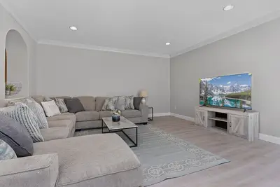 Image de Grand Hilltop Villa w/ Panoramic View - Fits 16