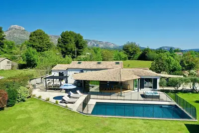 Image de La \"Villa Garlaban\" en Provence classée 5*****