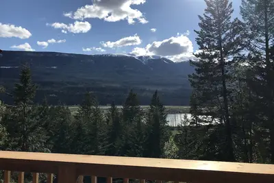 Image de Log Cabin with Amazing views and River access!