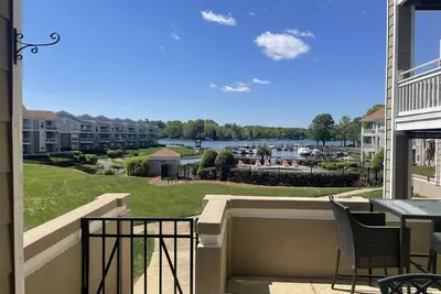Image de Lovely 1st Floor, Waterfront 2 Bedroom Condo with Pool, Pickleball and Tennis