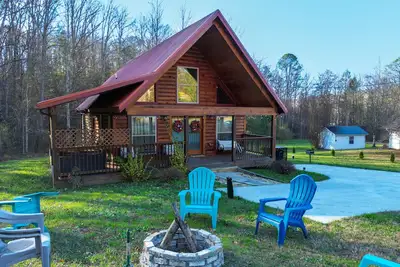 Image de Luxurious Log Cabin Retreat Hot Tub Fireplace, Fire pit, Foosball, Bbq, 4 TVs