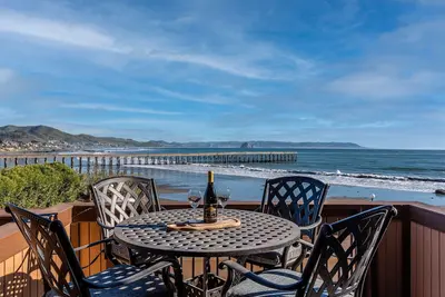 Image de Newly Refurbished Oceanfront Condo - minutes from town