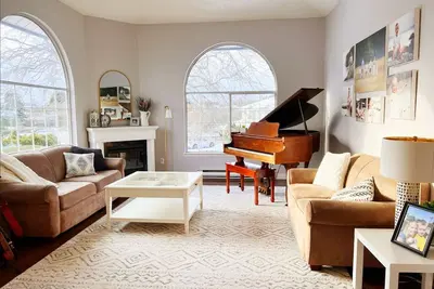 Image de Spacious home with great access to all Victoria has to offer!