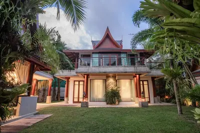 Image de Villa in the Park, whole house's suitable for family's vacation.