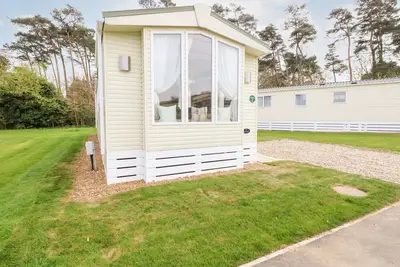 Image de 5, Foxburrow Hang, family friendly, with pool in Fritton