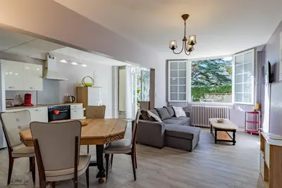 Image de Gîte Les Fleurs, Périgord Pourpre - Le Fleix - Appartement & piscine