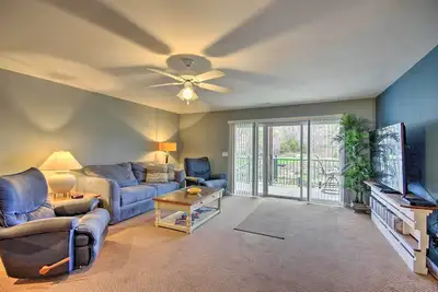 Image de Spacious Lakefront Condo w/ Views in Camdenton!