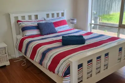 Image de 5 min walk to the Beach!