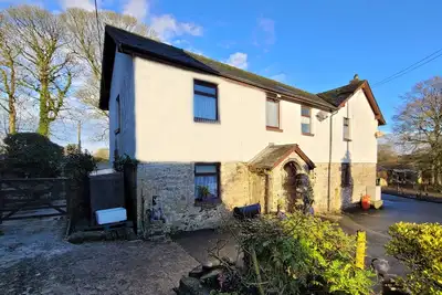 Image de Comfortable character cottage with small garden on smallholding. Pets welcome.