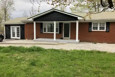 Image de Blue Holler’s back entrance is 2 driveways down. Mammoth cave and Nolin near