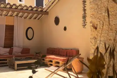 Image de Maison des vacances avec piscine chauffée dans le Vaucluse pour 8 personnes.