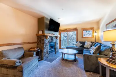 Image de Ideally Located Condo w/ Shared Pool & Hot Tub and Private Balcony w/ Views!