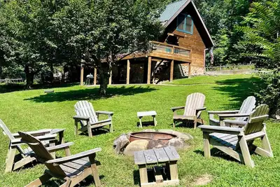 Image de Enjoy a Cabin including Blueberry Picking, Yard Games, Fire Pit, Screened Porch.