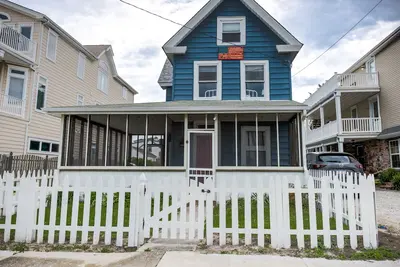 Image de Cheerful 4 Br House, 2 Minute Walk to the Beach