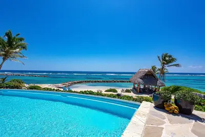 Image de Fully-staffed Beachfront Rustic Manor in Punta Cana
