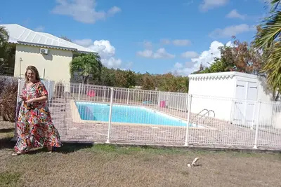 Image de Residence very well located at the entrance of St. François, 5 minutes from the beach.