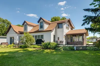 Image de The Lodge, Sweet Waterfront Cottage, Separate Unit