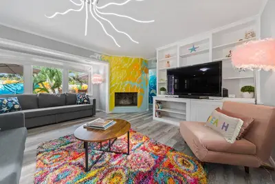 Image de Spacious 4-Bedroom House with Private Heated Pool
