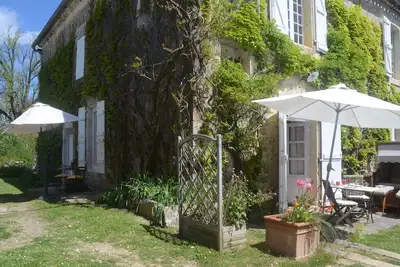 Image de 90m2 first floor appt in historic estate