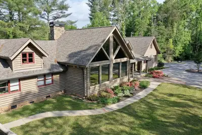 Image de Beautiful 2 Bdrm Cabin Apartment with Hot Tub, Grill, & Firepit in Dahlonega, Ga