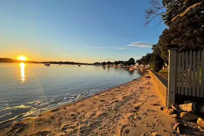 Image de Peaceful Cozy Water Front Cottage. Step back in time and Enjoy