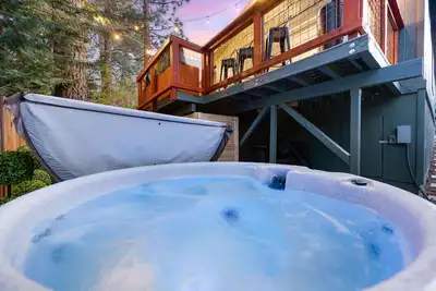 Image de Charming 2bed Cabin w/ Hot tub &Ev/Tesla Charging Plug