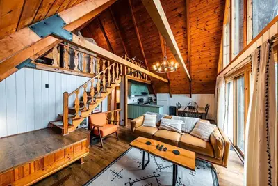Image de Newly Renovated A Frame in the heart of the Adirondacks!