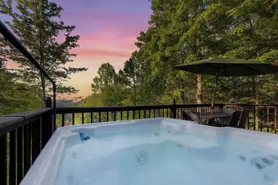 Image de Private & Secluded cabin, Gorgeous Mountain View, Hot tub, Pet-Friendly