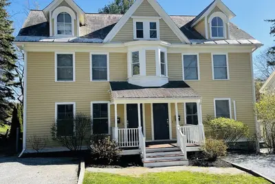 Image de Perfect location in the heart of downtown Lenox